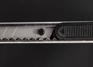 סכין יפנית דקה מגוף מתכת מלא